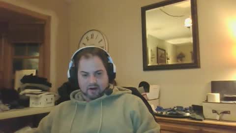 Snapshot of moeschoolnyc chatting on 11.30.25 moeschoolnyc online show from 11.30.25