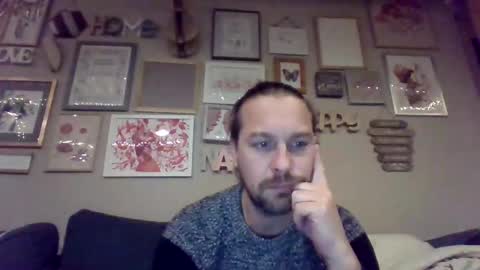 Snapshot of moi9876543210 chatting on 01.06.25 Julien online show from 01.06.25