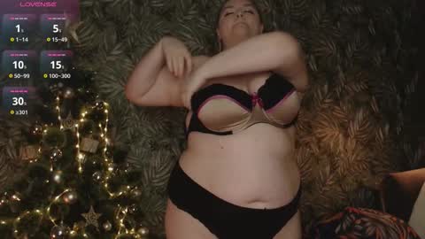 Snapshot of moisofi chatting on 12.19.25 moisofi online show from 12.19.25