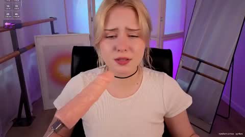 Molly online show from 05.04.26
