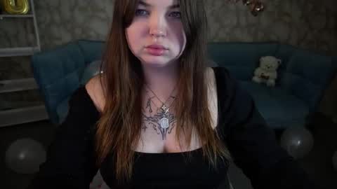 Snapshot of molinmoon chatting on 02.05.26 Rosa online show from 02.05.26