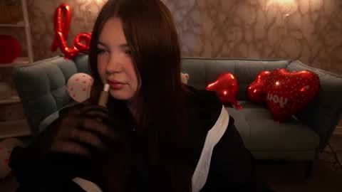 Snapshot of molinmoon chatting on 02.16.26 Rosa online show from 02.16.26