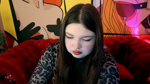 Snapshot of molinmoon chatting on 02.27.26 Rosa online show from 02.27.26