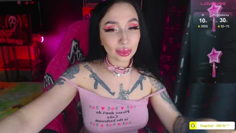 Snapshot of molly___moon chatting on 12.11.24 molly___moon online show from 12.11.24