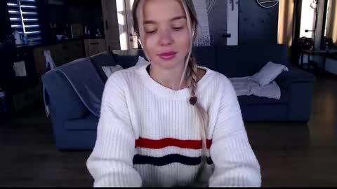 Snapshot of molly_bell chatting on 01.17.26 Molly online show from 01.17.26