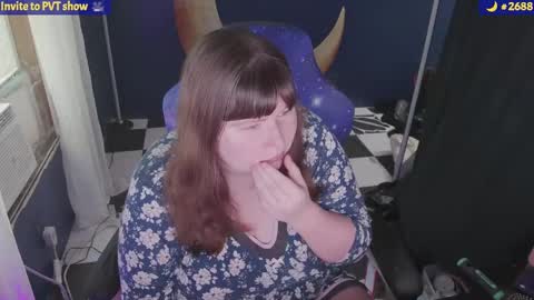 Snapshot of molly_moons chatting on 09.14.25 molly_moons online show from 09.14.25