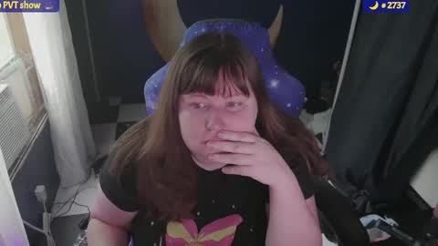 Snapshot of molly_moons chatting on 09.15.25 molly_moons online show from 09.15.25