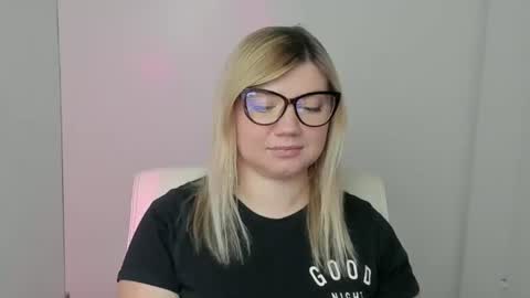 Molly online show from 10.03.25