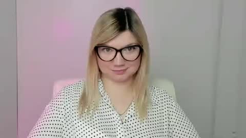 Molly online show from 10.13.25