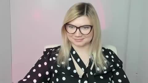 Molly online show from 11.03.25