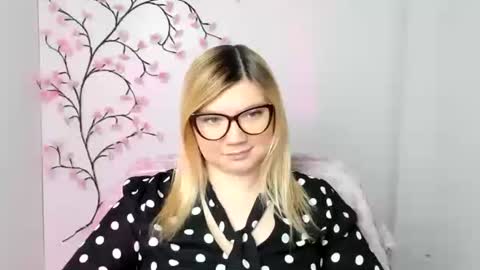 Molly online show from 12.21.25