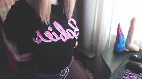 Snapshot of molly_royse chatting on 01.18.25 I have new photos come and see with love Molly online show from 01.18.25