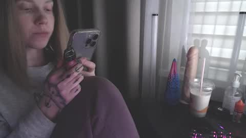 Snapshot of molly_royse chatting on 01.27.25 I have new photos come and see with love Molly online show from 01.27.25