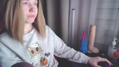 Snapshot of molly_royse chatting on 01.28.25 I have new photos come and see with love Molly online show from 01.28.25