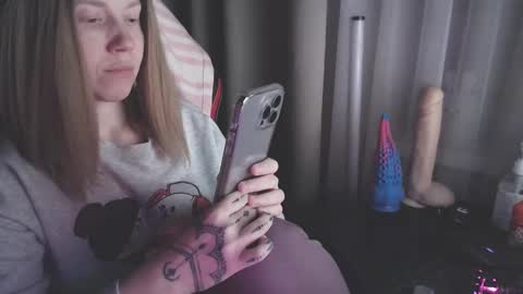Snapshot of molly_royse chatting on 01.28.25 I have new photos come and see with love Molly online show from 01.28.25