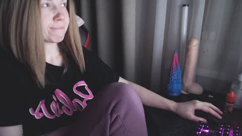 Snapshot of molly_royse chatting on 02.05.25 I have new photos come and see with love Molly online show from 02.05.25