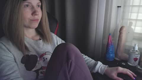 Snapshot of molly_royse chatting on 03.04.25 I have new photos come and see with love Molly online show from 03.04.25