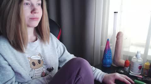 Snapshot of molly_royse chatting on 03.10.25 I have new photos come and see with love Molly online show from 03.10.25