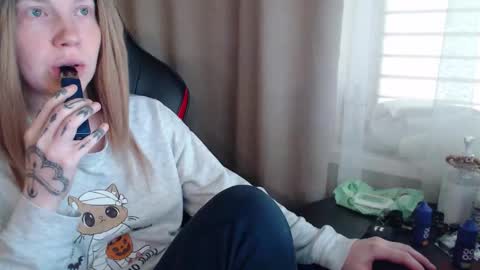Snapshot of molly_royse chatting on 09.24.25 I have new photos come and see with love Molly online show from 09.24.25