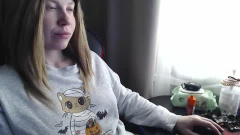 Snapshot of molly_royse chatting on 10.09.25 I have new photos come and see with love Molly online show from 10.09.25
