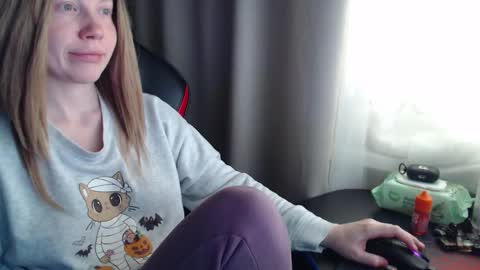 Snapshot of molly_royse chatting on 10.10.25 I have new photos come and see with love Molly online show from 10.10.25
