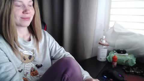 Snapshot of molly_royse chatting on 10.11.25 I have new photos come and see with love Molly online show from 10.11.25