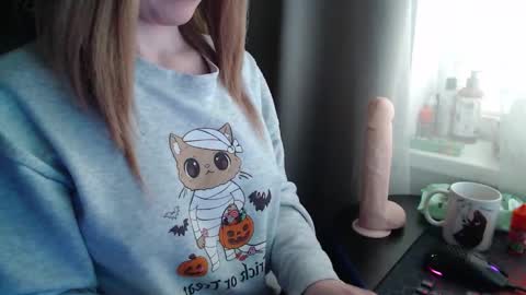Snapshot of molly_royse chatting on 10.19.25 I have new photos come and see with love Molly online show from 10.19.25