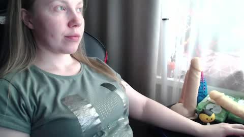 Snapshot of molly_royse chatting on 05.19.26 I have new photos come and see with love Molly online show from 05.19.26