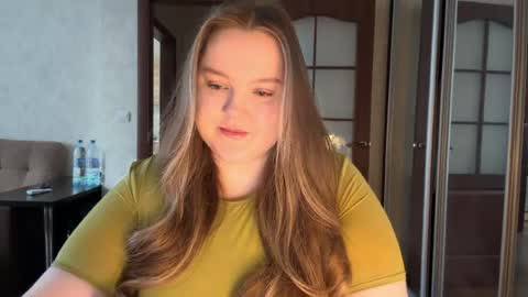 Snapshot of mollyas chatting on 06.30.26 Alice online show from 06.30.26