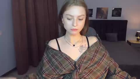 Snapshot of mollydangerous chatting on 12.08.24 Taisha online show from 12.08.24