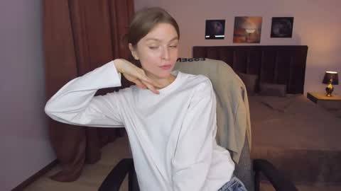 Snapshot of mollydangerous chatting on 12.19.24 Taisha online show from 12.19.24