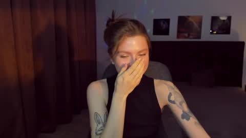 Snapshot of mollydangerous chatting on 12.22.24 Taisha online show from 12.22.24