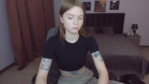 Snapshot of mollydangerous chatting on 12.26.24 Taisha online show from 12.26.24