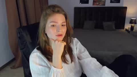 Snapshot of mollydangerous chatting on 01.14.25 Taisha online show from 01.14.25