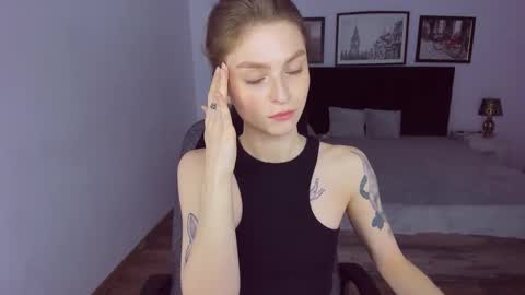 Snapshot of mollydangerous chatting on 01.29.25 Taisha online show from 01.29.25