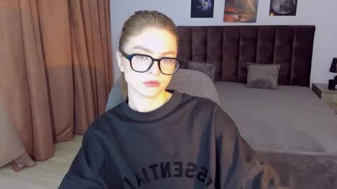 Snapshot of mollydangerous chatting on 01.30.25 Taisha online show from 01.30.25