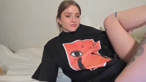 Snapshot of mollydangerous chatting on 02.06.25 Taisha online show from 02.06.25