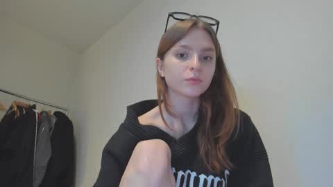 Snapshot of mollydangerous chatting on 02.11.25 Taisha online show from 02.11.25