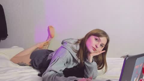 Snapshot of mollydangerous chatting on 02.18.25 Taisha online show from 02.18.25