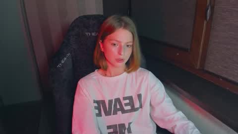 Snapshot of mollydangerous chatting on 09.24.25 Taisha online show from 09.24.25