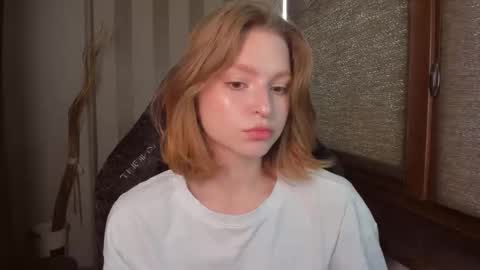 Snapshot of mollydangerous chatting on 10.06.25 Taisha online show from 10.06.25