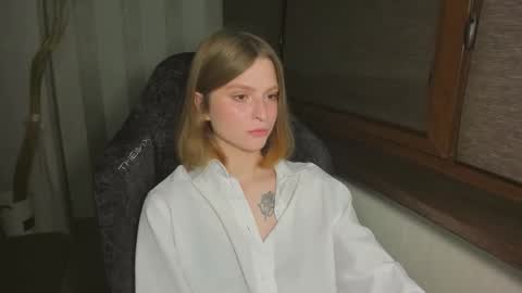 Snapshot of mollydangerous chatting on 10.14.25 Taisha online show from 10.14.25