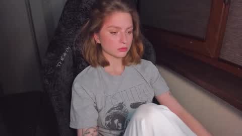 Snapshot of mollydangerous chatting on 10.25.25 Taisha online show from 10.25.25