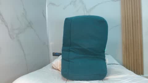  MOLLY  GUNSG online show from 10.05.25