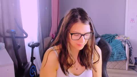  KIRA  online show from 04.04.26