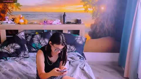 Snapshot of mollylollipop20 chatting on 06.17.26 KIRA online show from 06.17.26