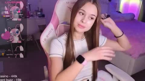 Snapshot of mollymurrrr chatting on 10.31.25 Molly online show from 10.31.25