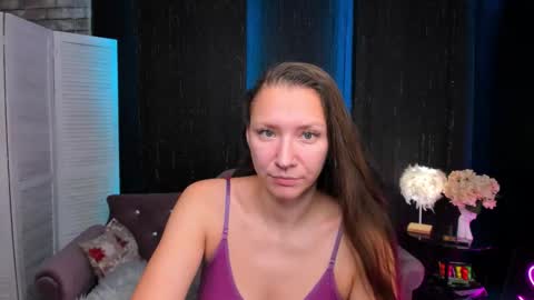 hi im Molly heregreat boobs big heart  warm pussy  online show from 11.27.25