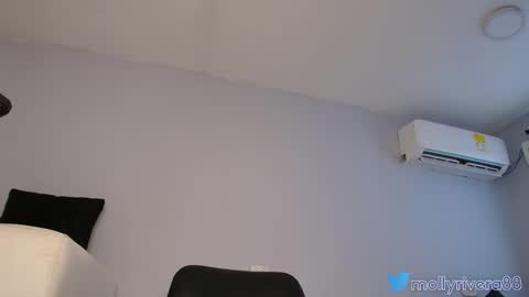 Molly  online show from 09.08.25