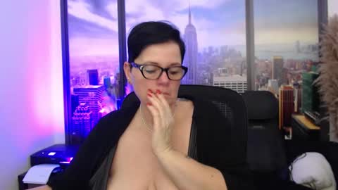 Snapshot of mollysun chatting on 01.20.25 MollySun Nina Randmann online show from 01.20.25